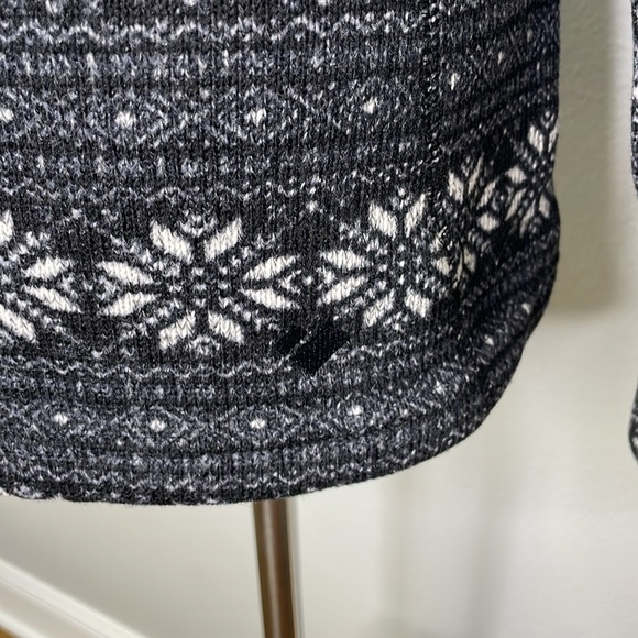 Obermeyer Brandi Long Sleeve Fleece Pullover Top in Black Snowflake - Picture 5 of 8